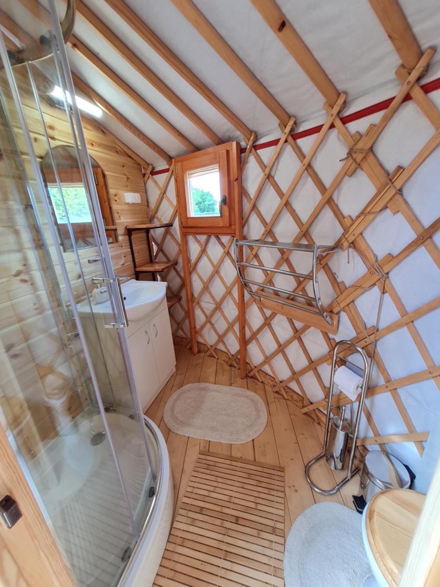 Jurtafarm Rackeve - A Nomad Luxus Hotel Bagian luar foto
