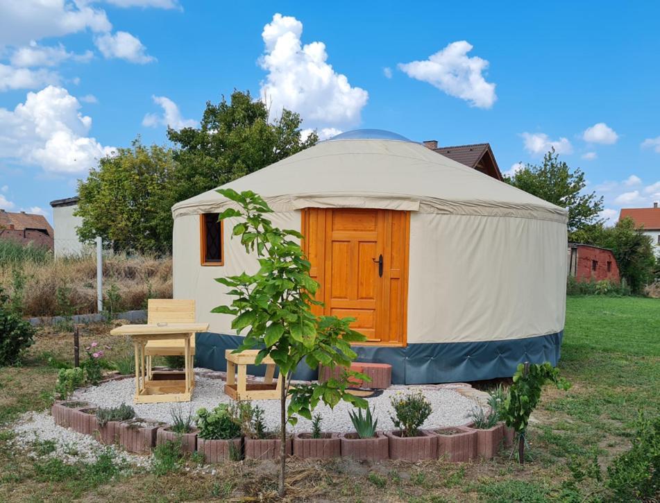 Jurtafarm Rackeve - A Nomad Luxus Hotel Bagian luar foto