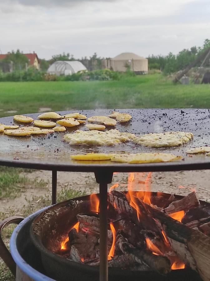 Jurtafarm Rackeve - A Nomad Luxus Hotel Bagian luar foto