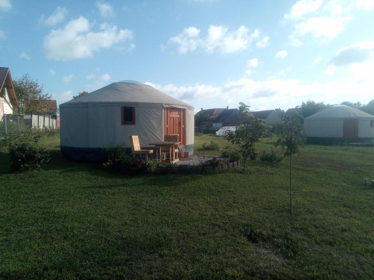 Jurtafarm Rackeve - A Nomad Luxus Hotel Bagian luar foto